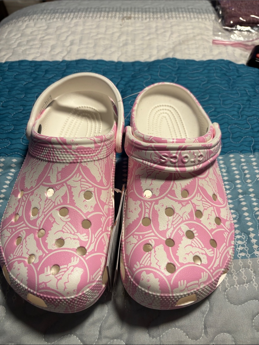 CROCS Women or men’s Pink & White Patterned Clogs New with tags
